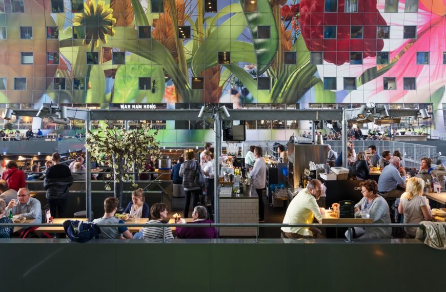 Why the Dutch Love Splitting the Bill (Even for a Single French Fry)