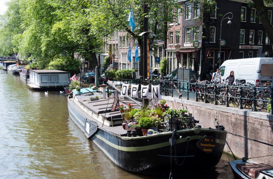 The History of Houseboats in Amsterdam