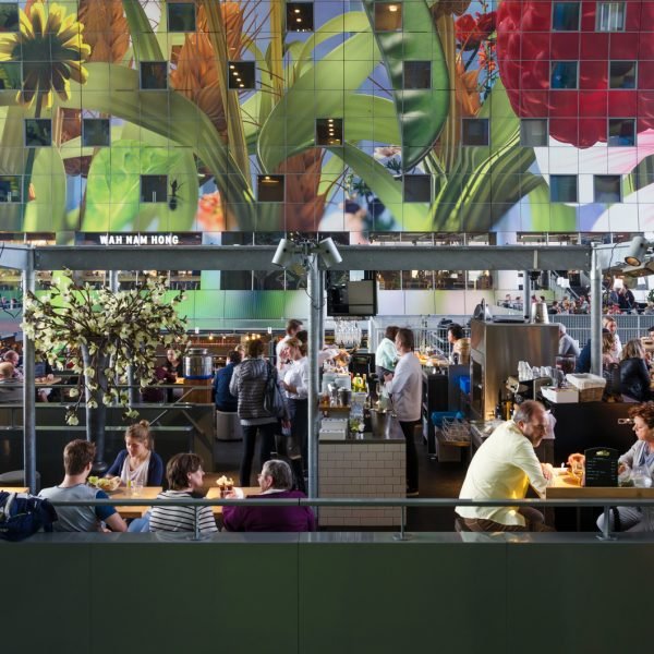 Why the Dutch Love Splitting the Bill (Even for a Single French Fry)