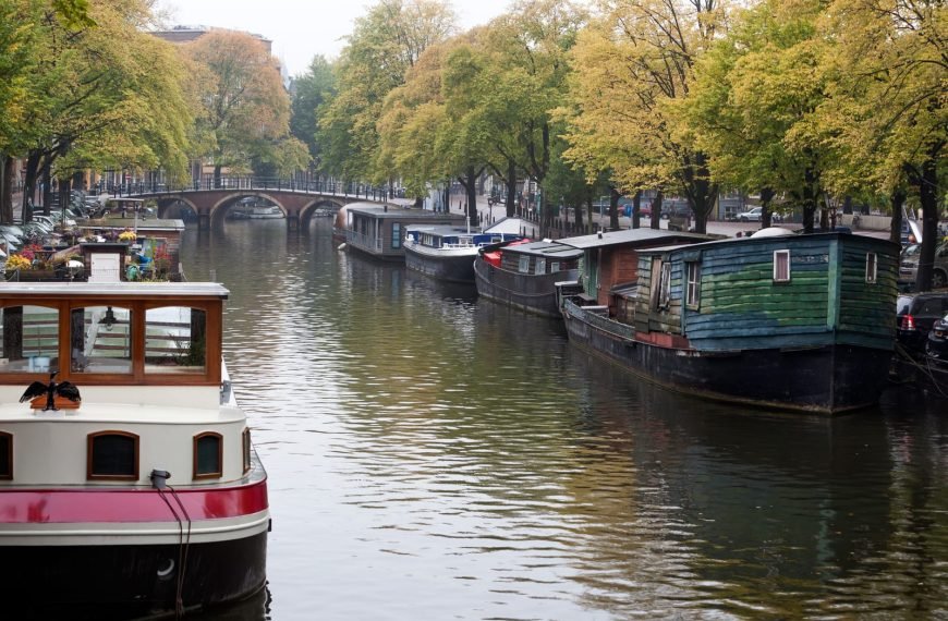 Living on a Houseboat: Romantic or a Constant Battle Against Moisture?