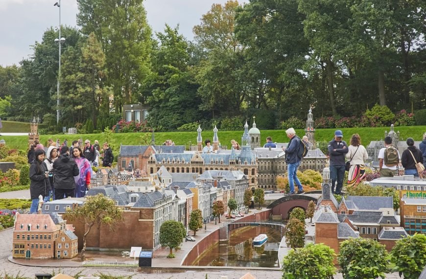 Madurodam: Adults Love Miniatures, Too