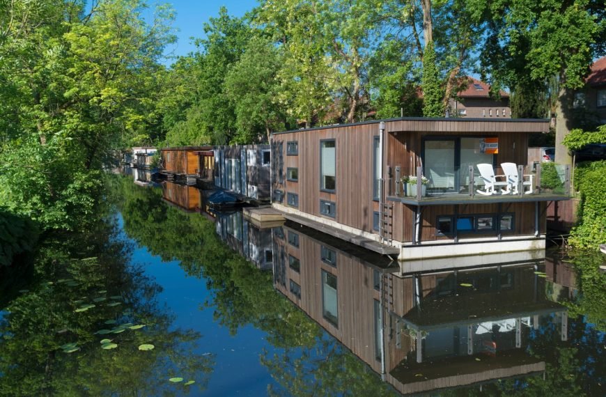 The Dutch Love Affair With Houseboats