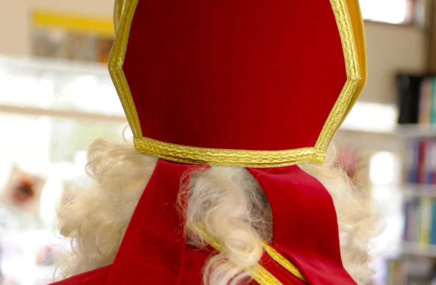 Sinterklaas? SinterYES! Black Pete? Not so much